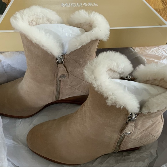 Michael Kors Booties - beige suede - size 7 - Picture 3 of 6